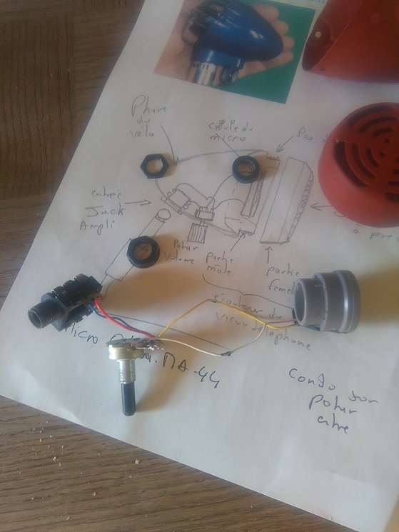 partie électrique : cellule de microphone, jack guitare et potar de volume